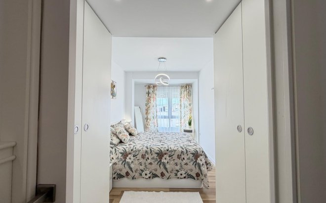 Resale - Apartment -
Torrevieja - Centro