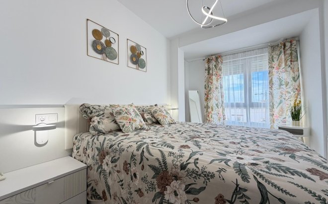 Resale - Apartment -
Torrevieja - Centro