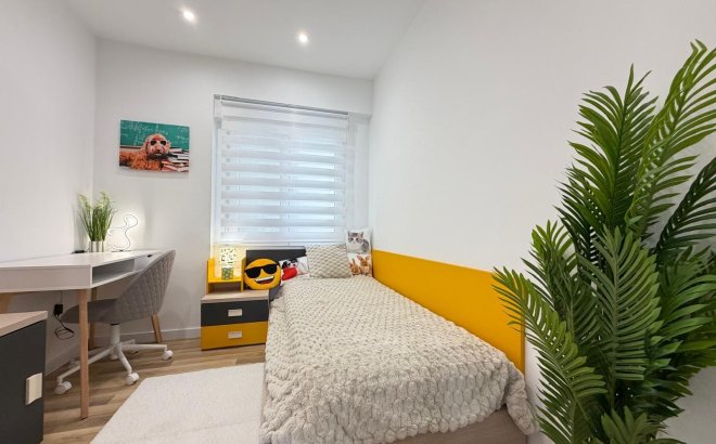 Resale - Apartment -
Torrevieja - Centro