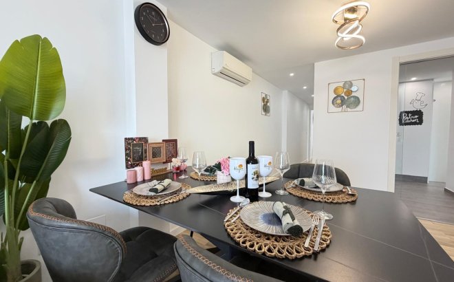 Resale - Apartment -
Torrevieja - Centro