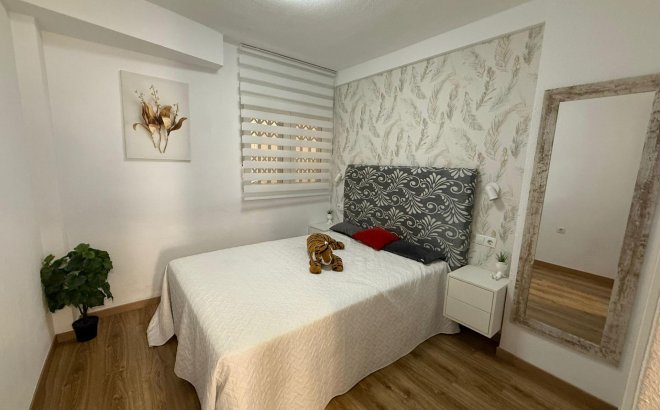 Resale - Apartment -
Torrevieja - Centro