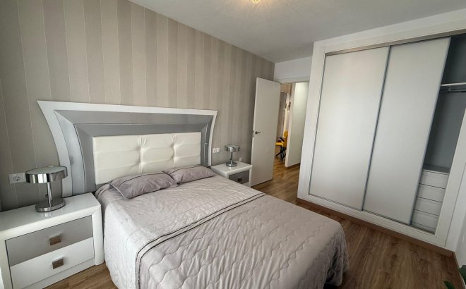 Resale - Apartment -
Torrevieja - Centro