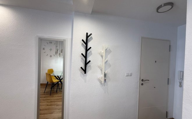 Resale - Apartment -
Torrevieja - Centro