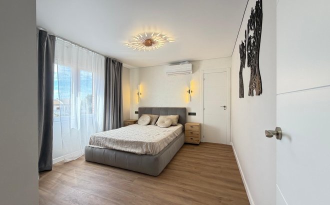Resale - Apartment -
Torrevieja - Punta Prima