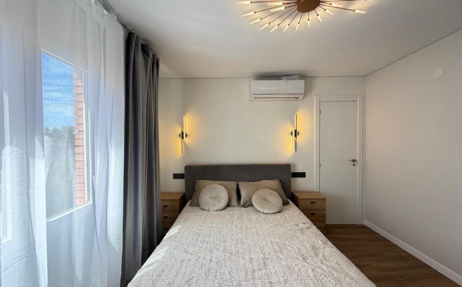 Resale - Apartment -
Torrevieja - Punta Prima
