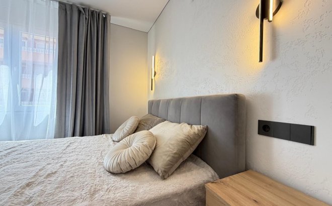 Resale - Apartment -
Torrevieja - Punta Prima