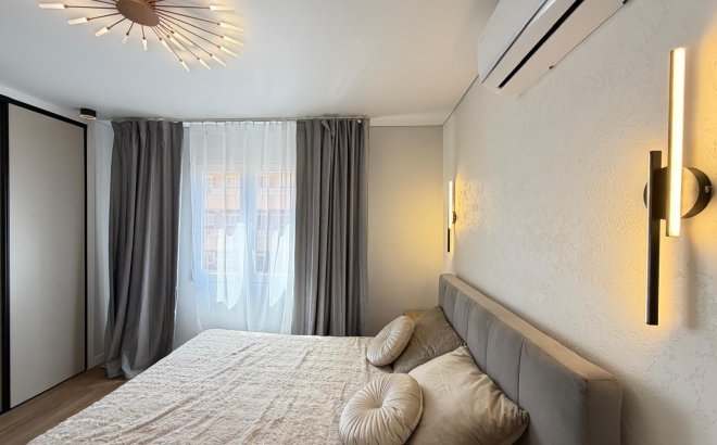 Resale - Apartment -
Torrevieja - Punta Prima