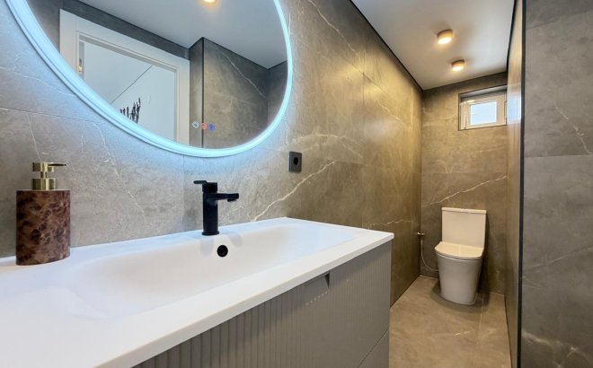 Resale - Apartment -
Torrevieja - Punta Prima