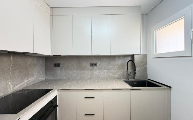 Resale - Apartment -
Torrevieja - Punta Prima