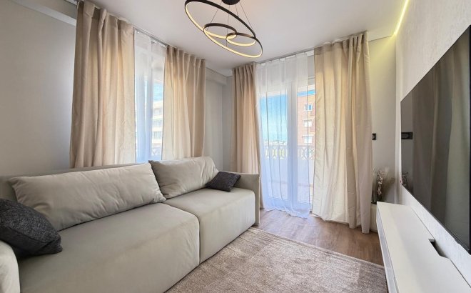 Resale - Apartment -
Torrevieja - Punta Prima