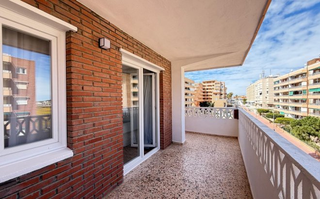 Resale - Apartment -
Torrevieja - Punta Prima