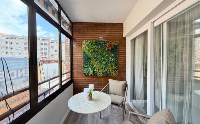 Resale - Apartment -
Torrevieja - Estacion De Autobuses