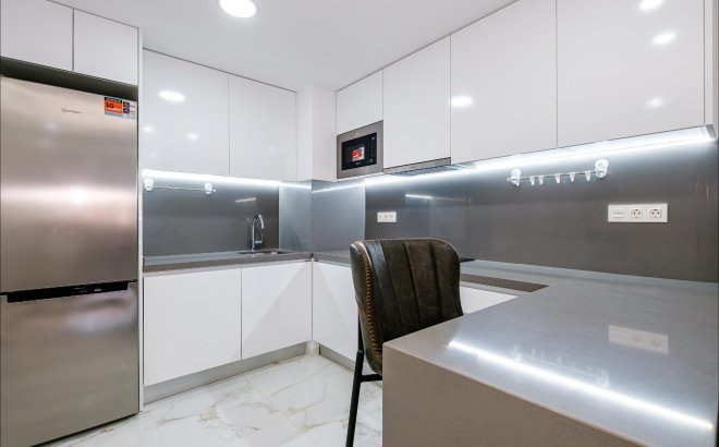 Resale - Apartment -
Torrevieja - Playa del Cura