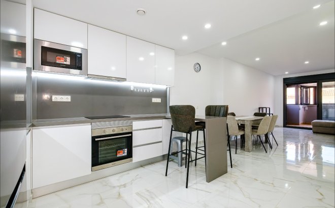 Resale - Apartment -
Torrevieja - Playa del Cura