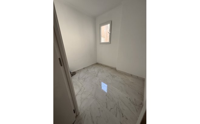 Resale - Apartment -
Torrevieja - Costa Blanca
