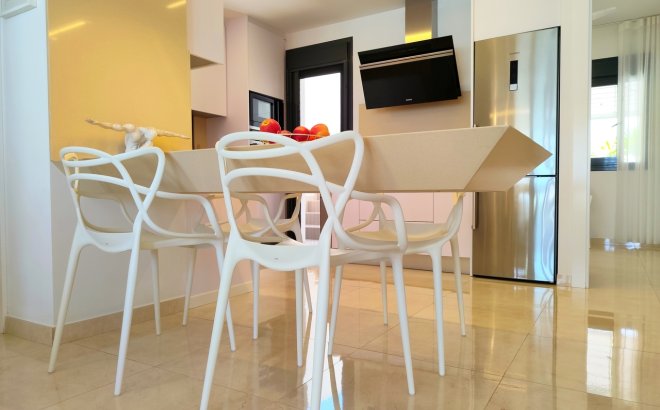 Resale - Villa -
San Miguel de Salinas - Inland