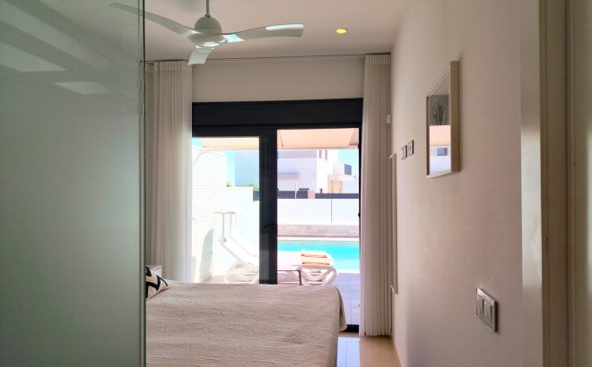 Resale - Villa -
San Miguel de Salinas - Inland