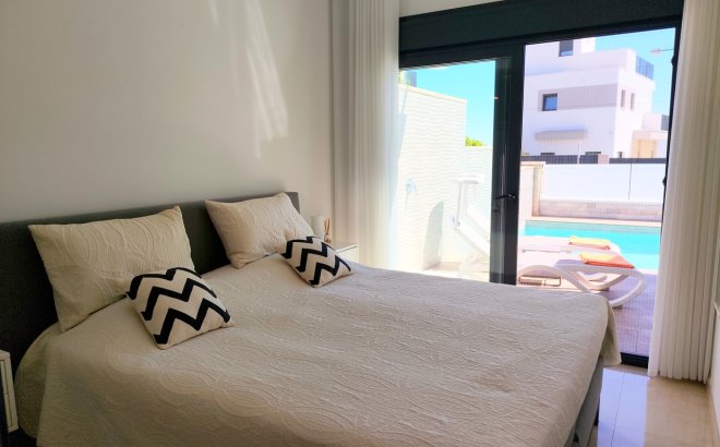 Resale - Villa -
San Miguel de Salinas - Inland