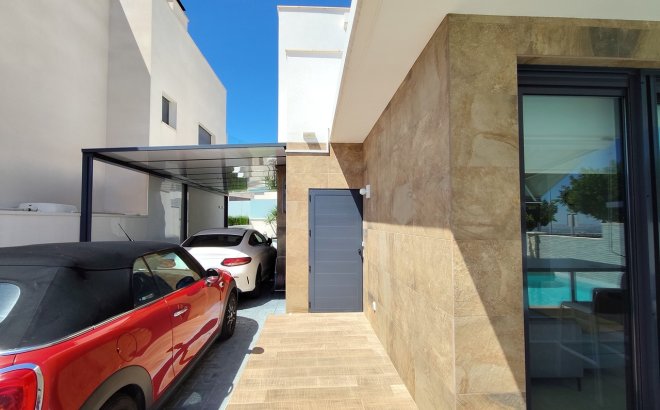 Resale - Villa -
San Miguel de Salinas - Inland