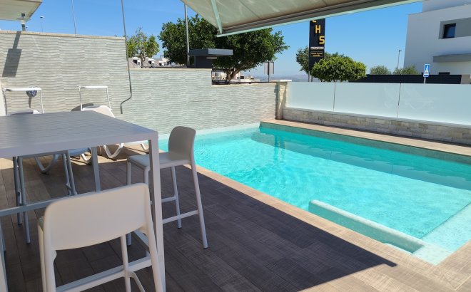 Resale - Villa -
San Miguel de Salinas - Inland