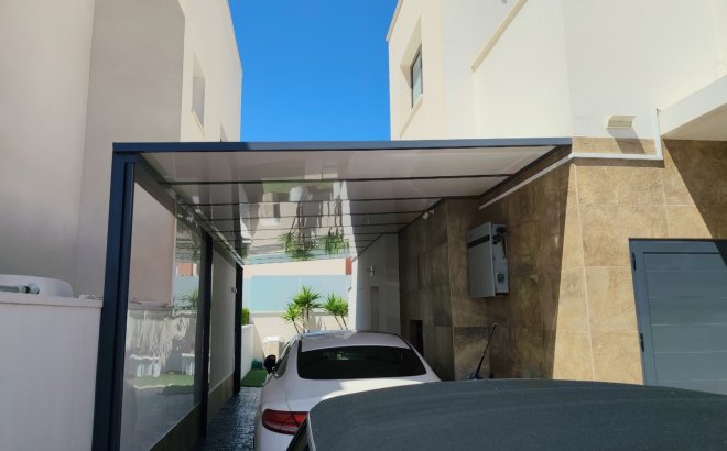 Resale - Villa -
San Miguel de Salinas - Inland