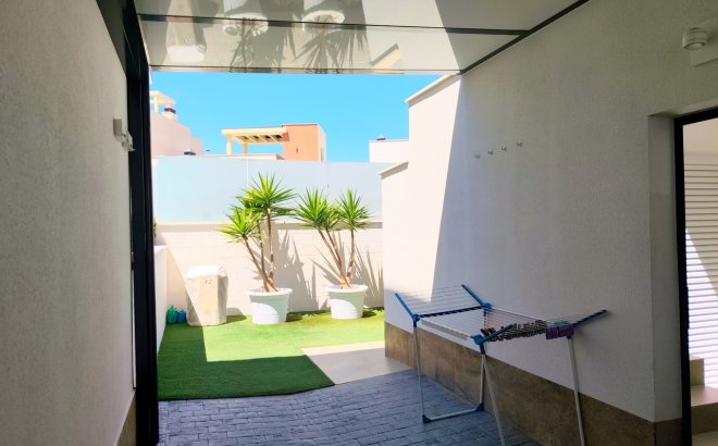 Resale - Villa -
San Miguel de Salinas - Inland