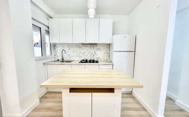 Resale - Apartment -
Torrevieja - Costa Blanca