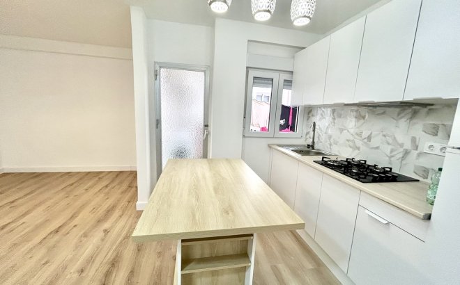 Resale - Apartment -
Torrevieja - Costa Blanca