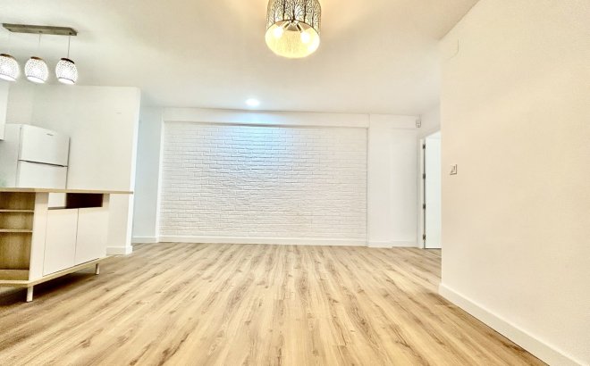 Resale - Apartment -
Torrevieja - Costa Blanca