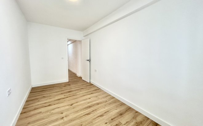 Resale - Apartment -
Torrevieja - Costa Blanca