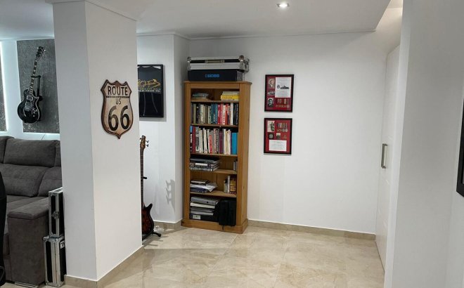 Resale - Villa -
Villamartin - El Galan