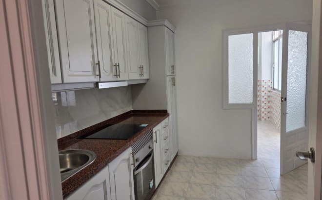 Resale - Apartment -
Torrevieja - Estacion De Autobuses
