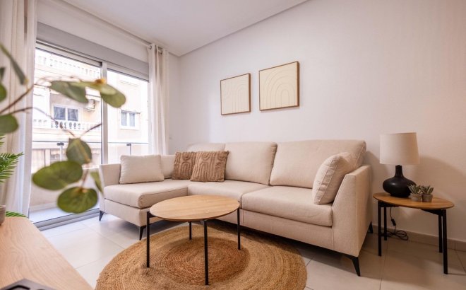 Resale - Apartment -
Torrevieja - Las Calas