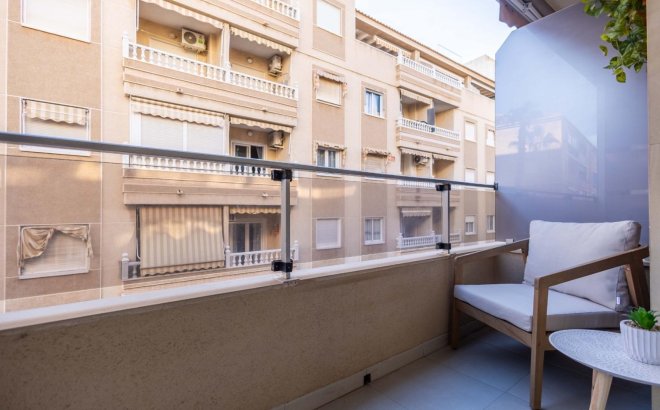 Resale - Apartment -
Torrevieja - Las Calas