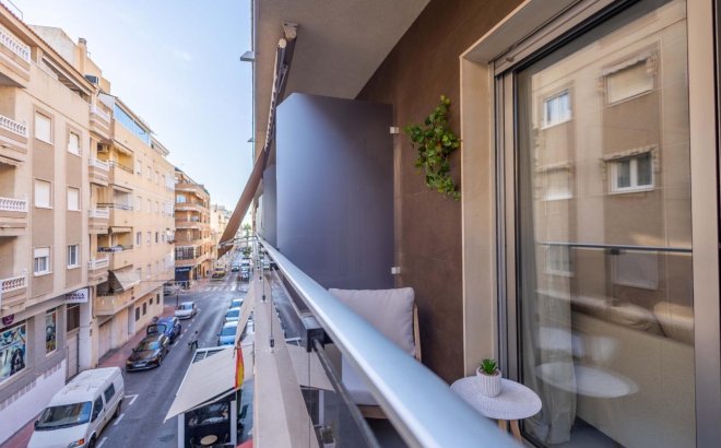Resale - Apartment -
Torrevieja - Las Calas