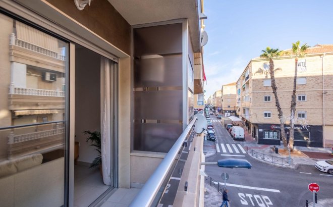 Resale - Apartment -
Torrevieja - Las Calas