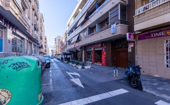 Resale - Apartment -
Torrevieja - Las Calas