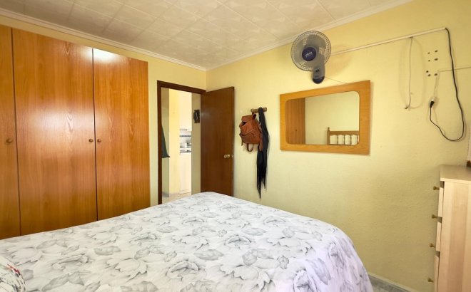 Resale - Bungalow -
Torrevieja - Torretas
