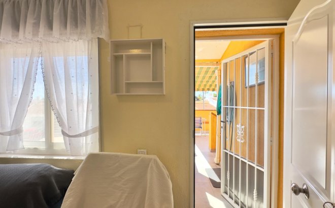 Resale - Bungalow -
Torrevieja - Torretas
