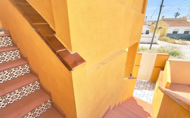 Resale - Bungalow -
Torrevieja - Torretas