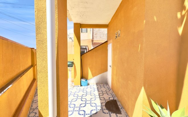 Resale - Bungalow -
Torrevieja - Torretas