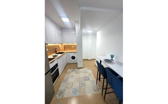 Resale - Apartment -
Torrevieja - Centro - Muelle Pesquero