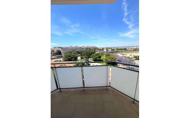 Resale - Apartment -
Torrevieja - Centro - Muelle Pesquero