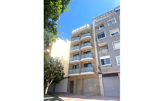 Resale - Apartment -
Torrevieja - Centro - Muelle Pesquero