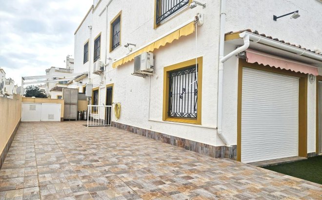 Resale - Town House -
Orihuela Costa - Los Almendros-la Florida