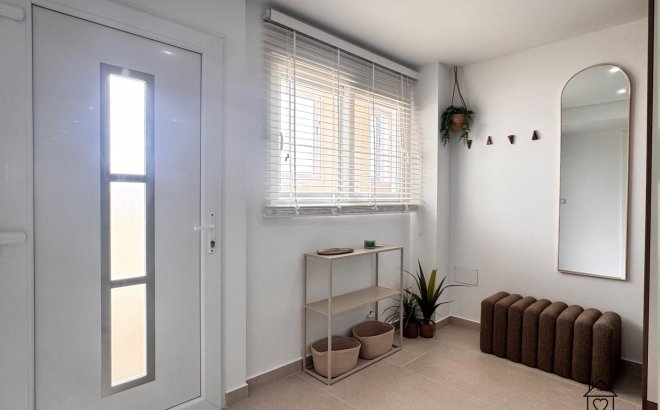 Resale - Apartment -
Torrevieja - El Acequión - Los Náufragos
