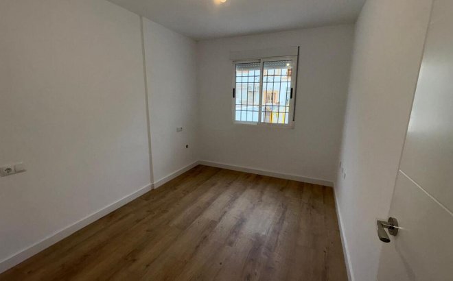 Resale - Bungalow -
Torrevieja - PARQUE DE LAS NACIONES