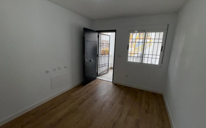 Resale - Bungalow -
Torrevieja - PARQUE DE LAS NACIONES