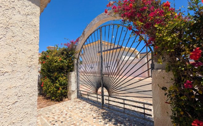 Resale - Villa -
Ciudad Quesada - Costa Blanca