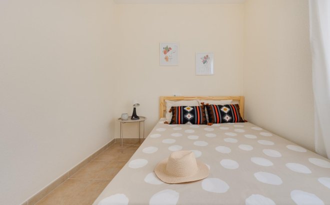 Resale - Bungalow -
Torrevieja - Aguas Nuevas 1